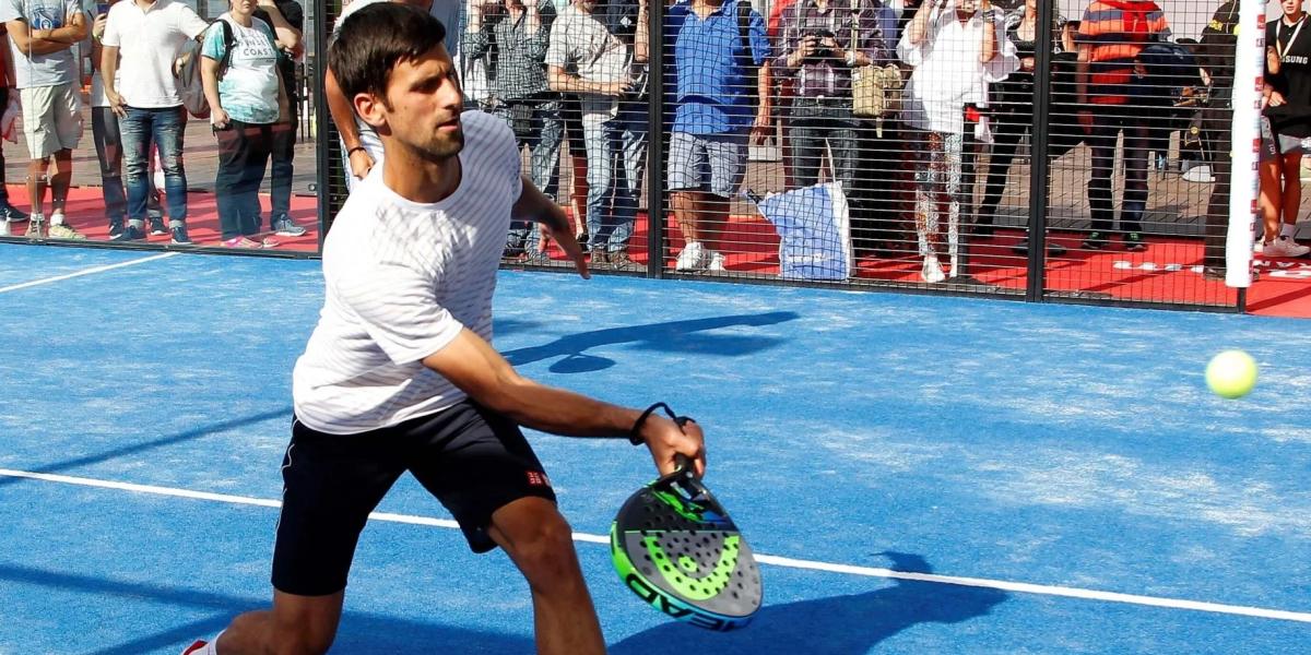 Djokovic cambia el tenis por el pádel en Doha