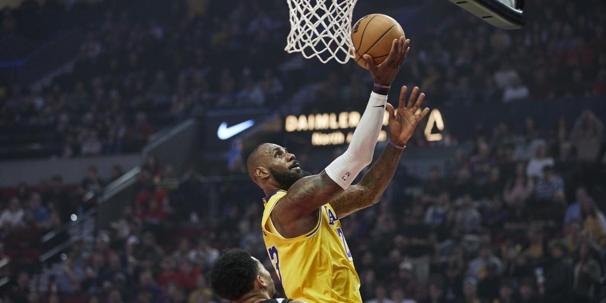 LeBron bate un récord histórico en la NBA sin la ayuda de Doncic