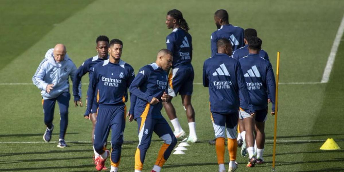 Valverde, centro de atención en el entrenamiento del Real Madrid