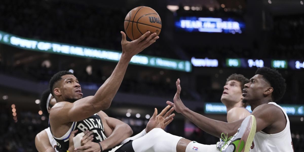 Los Cavaliers dejan en evidencia que Antetokounmpo y Lillard no están para anillo