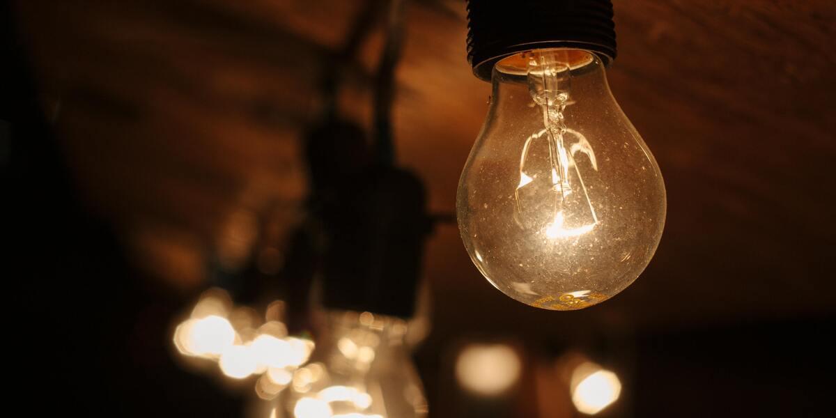 Precio de la luz hoy sábado 7 de febrero por franjas y tramos: ¿Cuándo es más barata?