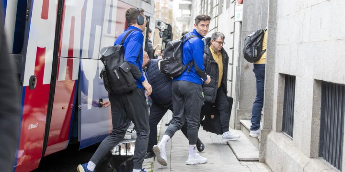 Frío en la llegada del Barça a Madrid antes de un partido caliente