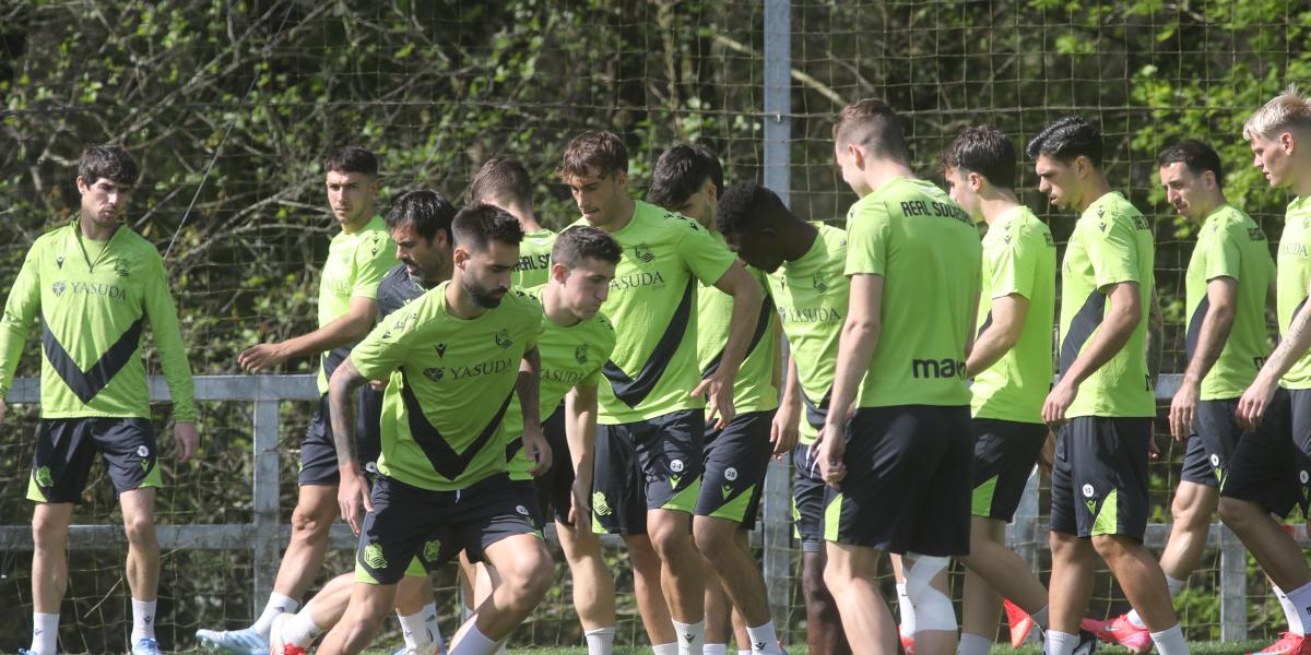 Brais vuelve a entrenarse con el grupo e Imanol hace un cambio de potrillos
