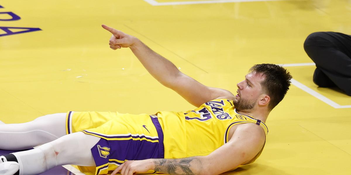 No dos veces: Doncic estalla y le da a Anthony Edwards su merecido para empatar la serie