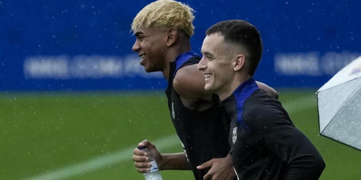 Casadó vuelve a entrenarse y Flick llama a tres del filial