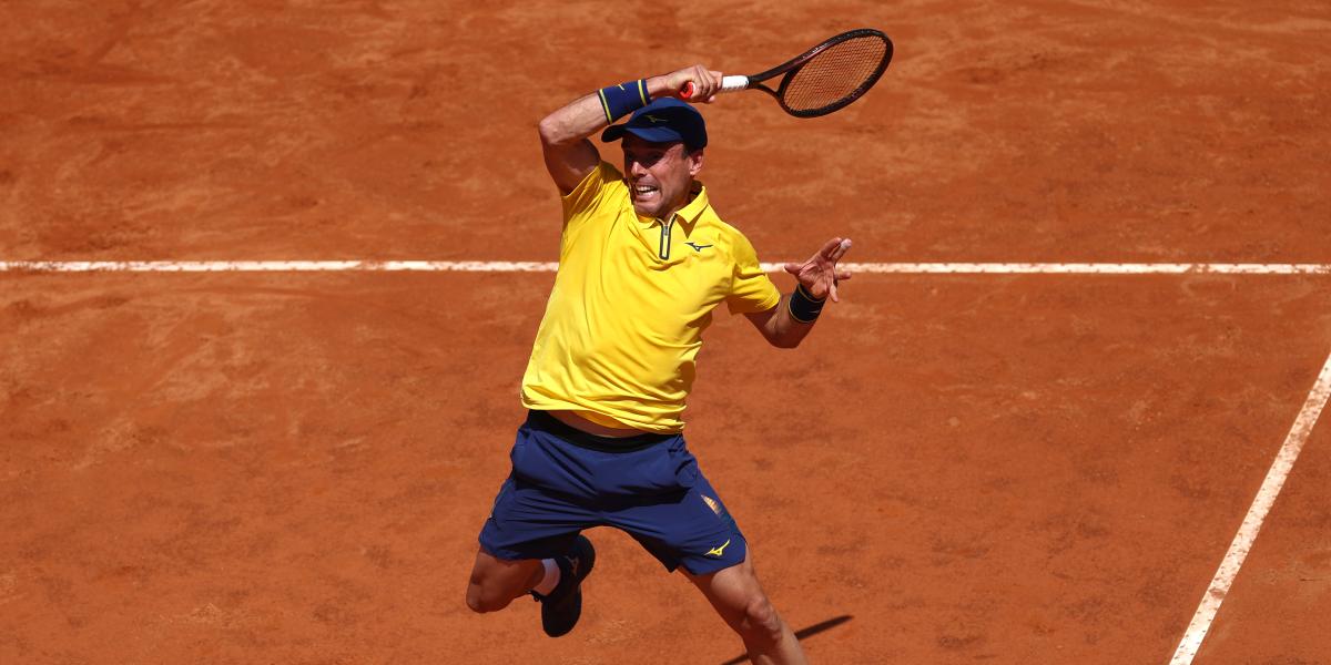 Bautista renace en Roma y conquista la pista central en su debut