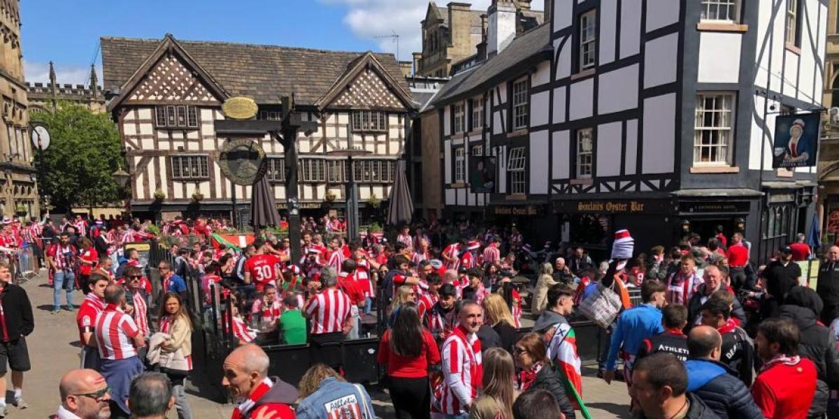 La marea del Athletic invade Manchester
