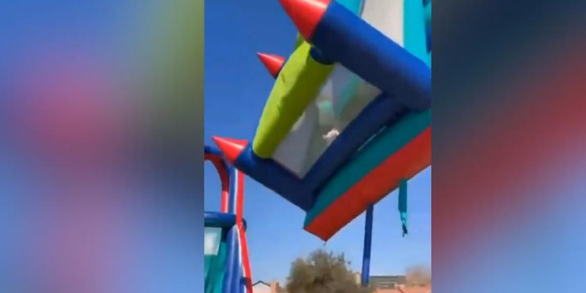 Tragedia en un festival escolar: un castillo inflable sale volando con niños dentro