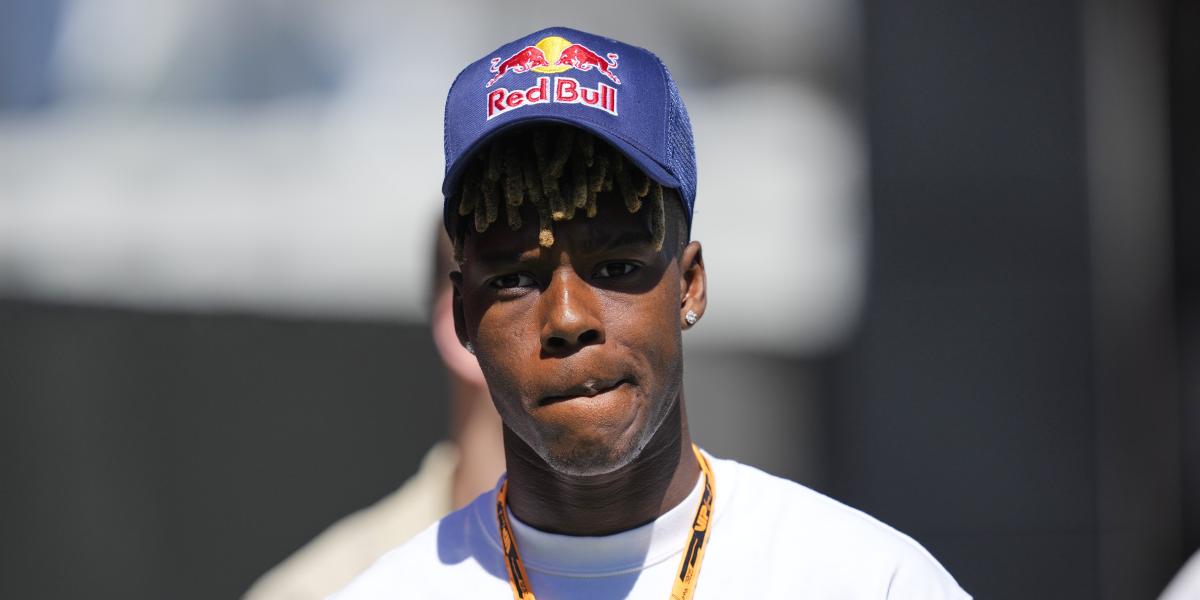 Nico Williams disfruta de sus vacaciones fuera y en casa