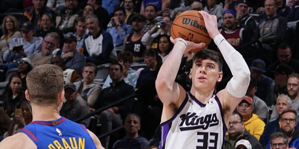 Jake LaRavia, único fichaje de unos Lakers aún a la espera de fichar un gran refuerzo