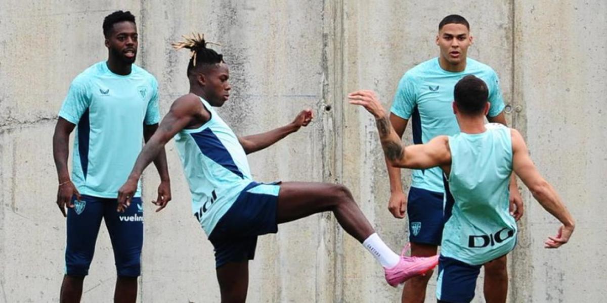 Nico Williams ya trabaja con todos sus compañeros en Lezama