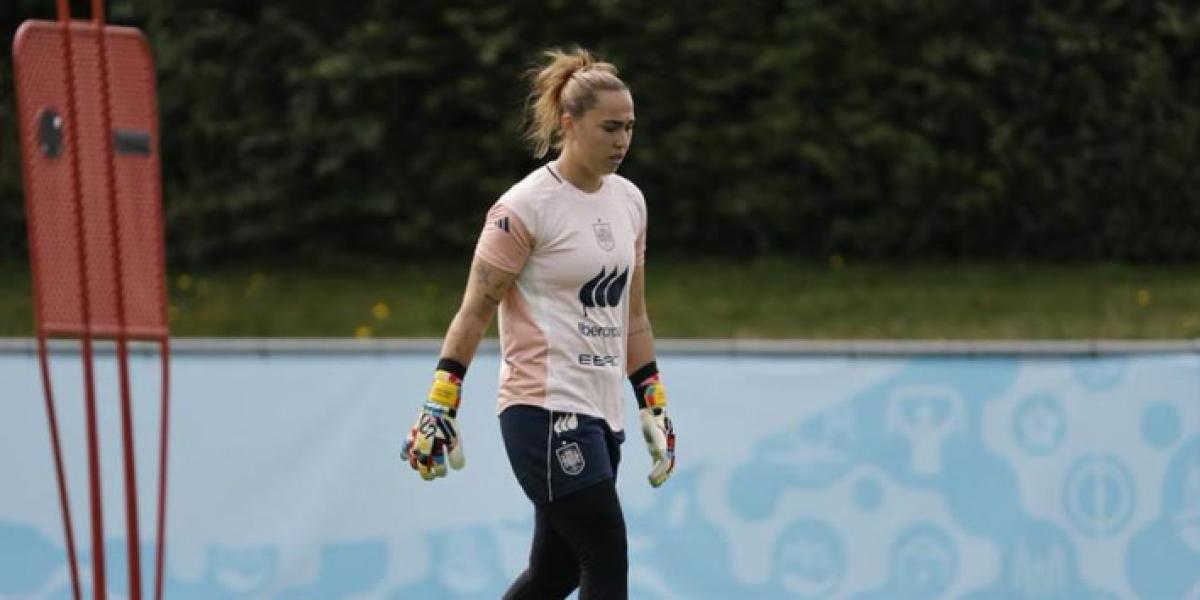 Cata Coll debuta en la portería en el once de gala de España ante Suiza
