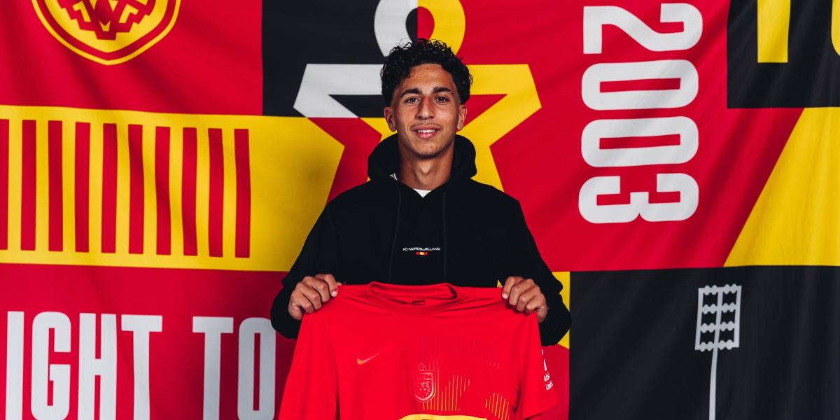 El hermano de Roony no jugará en el Barça