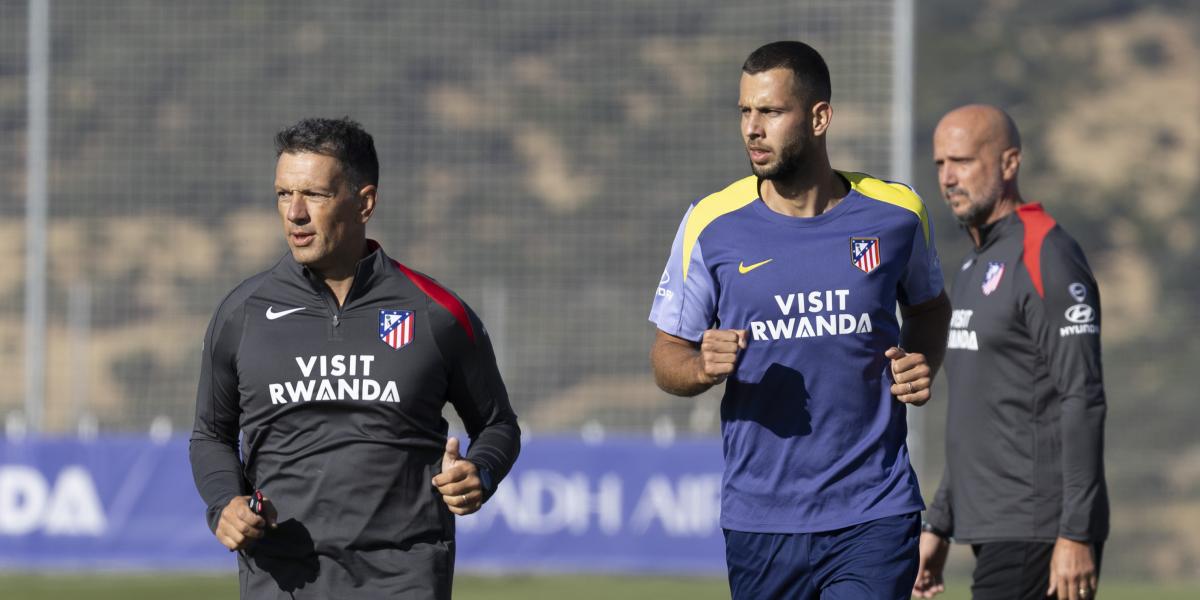 Aterrizaje suave de Hancko en su primer día en el Atlético de Madrid