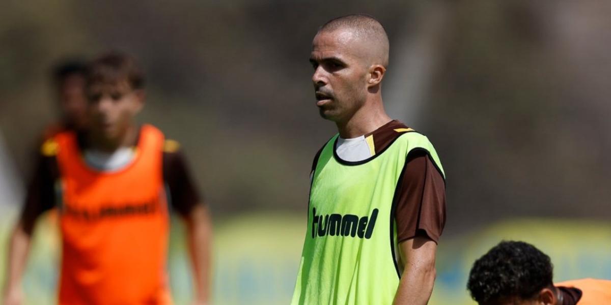UD Las Palmas se refuerza sin derroches: juventud, iconos y superávit millonario