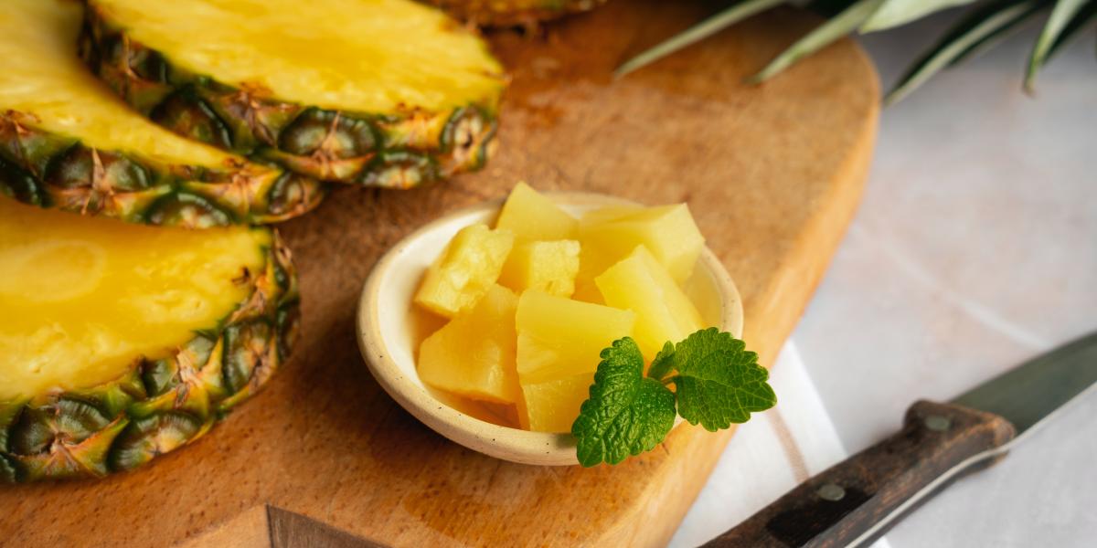 Este helado cremoso de piña colada del chef Daniel del Toro te hará sentir que aún sigues de vacaciones