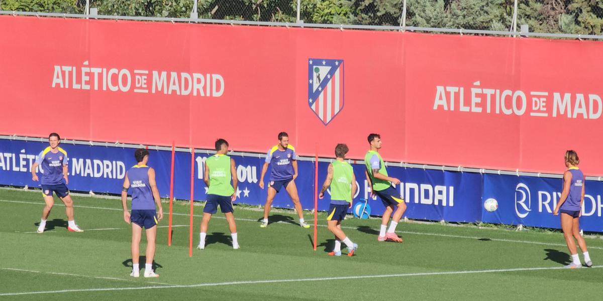 El Atlético se entrena sin Galán; pero aún con Carlos Martín