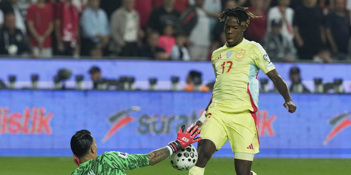 Alarma en el Athletic: Nico Williams se retira lesionado del Turquía-España