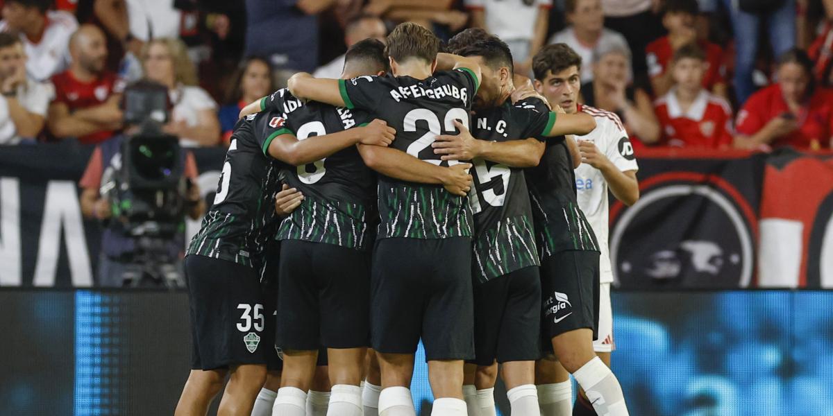 Así se las gasta Rafa Mir en el Pizjuán: marca y sale pitado