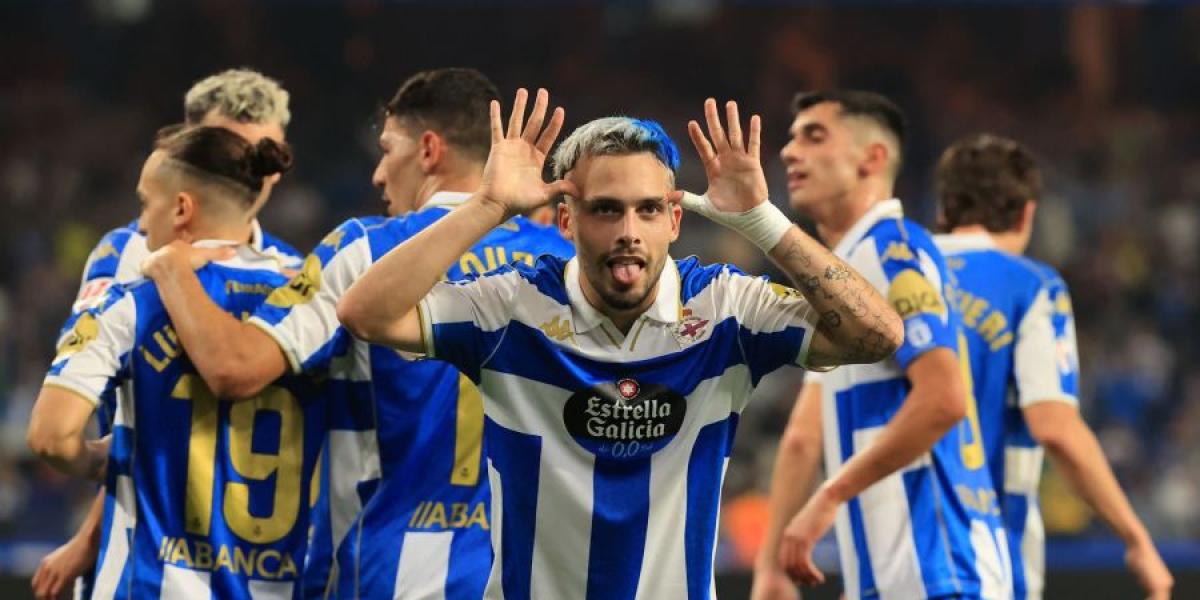 David Mella se exhibe y coloca al Deportivo líder