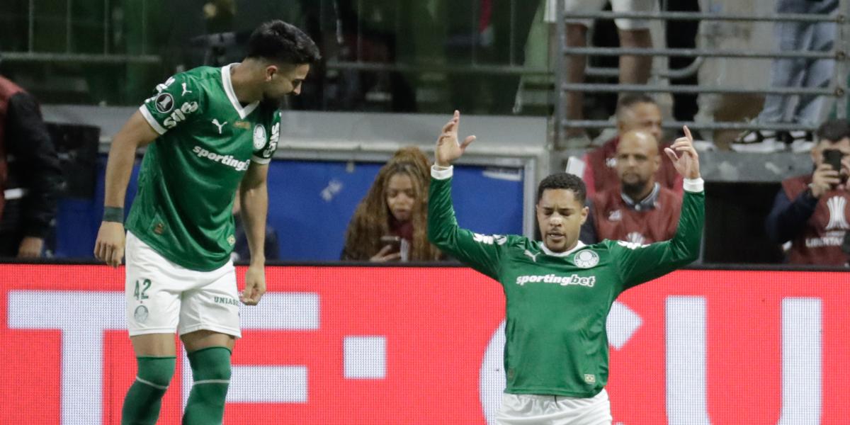 Vitor Roque marca y River, fuera de la Libertadores