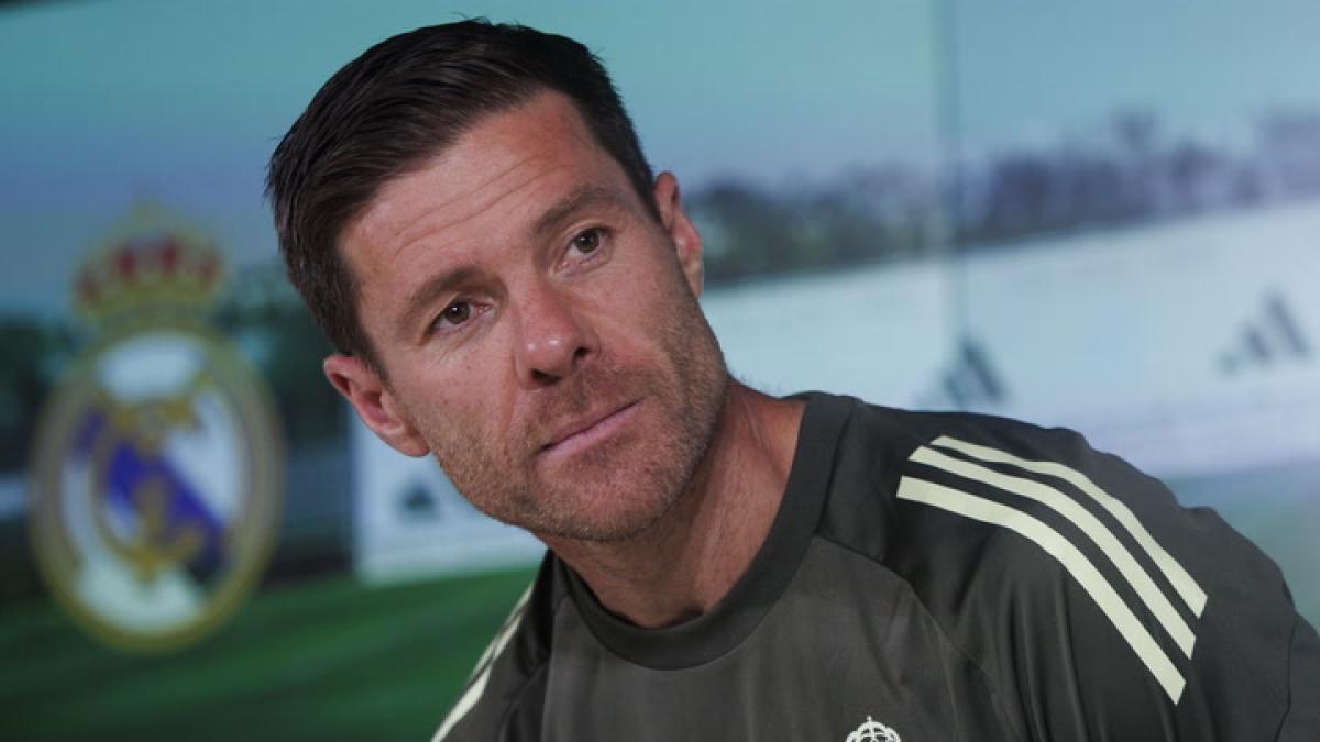 Xabi le preguntaba todo el rato a Mourinho en el Real Madrid