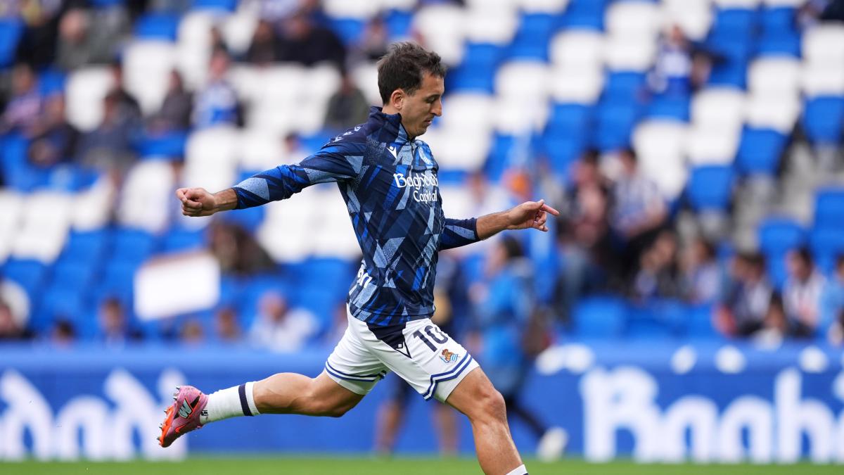 Anoeta pide roja de Lejeune por una falta sobre Oyarzabal y el árbitro ni lo revisa