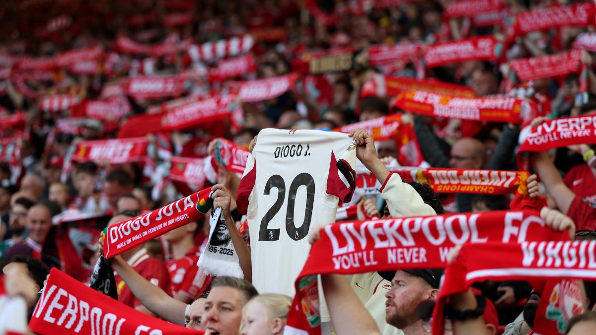 El eterno homenaje de la afición del Liverpool a Diogo Jota y André Silva
