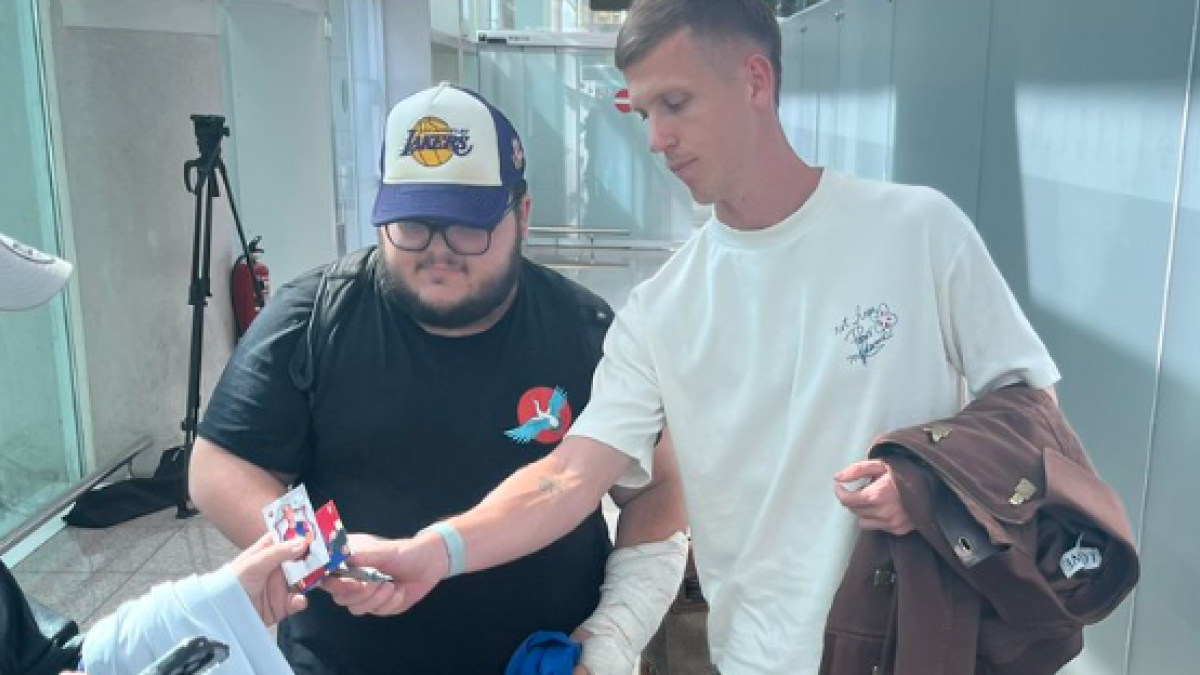 Olmo, en Barcelona tras dejar la selección por lesión