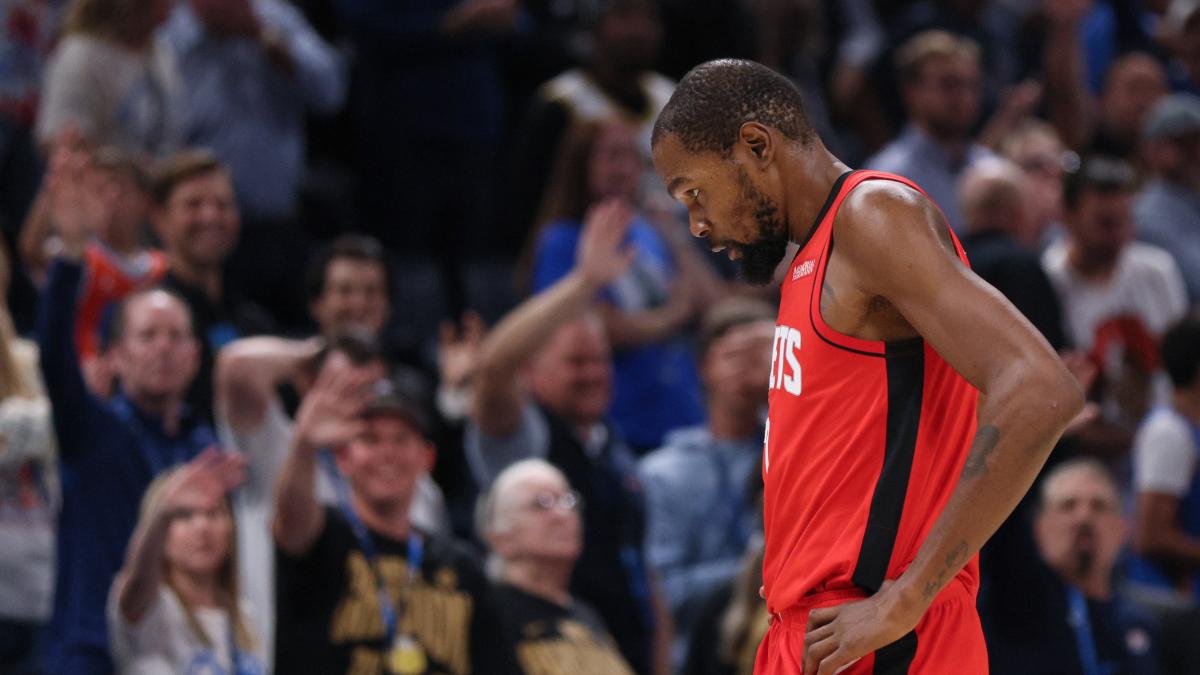 ¡Lo que tiene que aguantar Kevin Durant!: sus ex Thunder reciben el anillo en su cara y le ganan