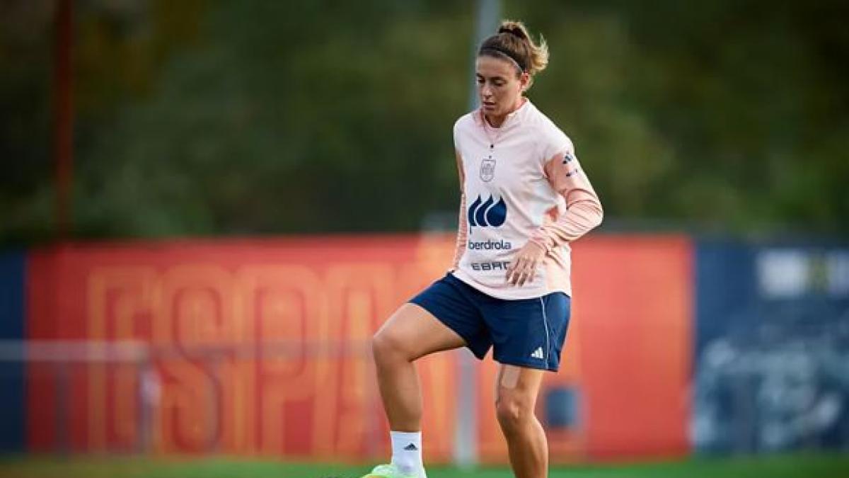 Alexia Putellas ya se ejercita con el resto del grupo para medirse a Suecia