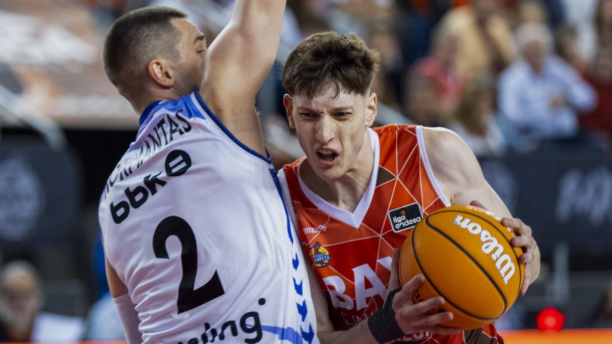 79-77: El BAXI Manresa respira en el último segundo ante el Surne Bilbao