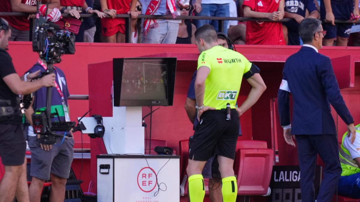 Nevera para el árbitro del Sevilla-Barça