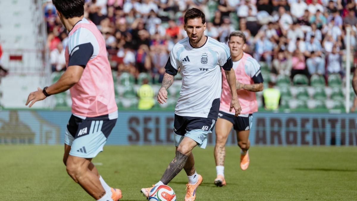 El Martínez Valero alucina con Messi: recital de goles en el entrenamiento