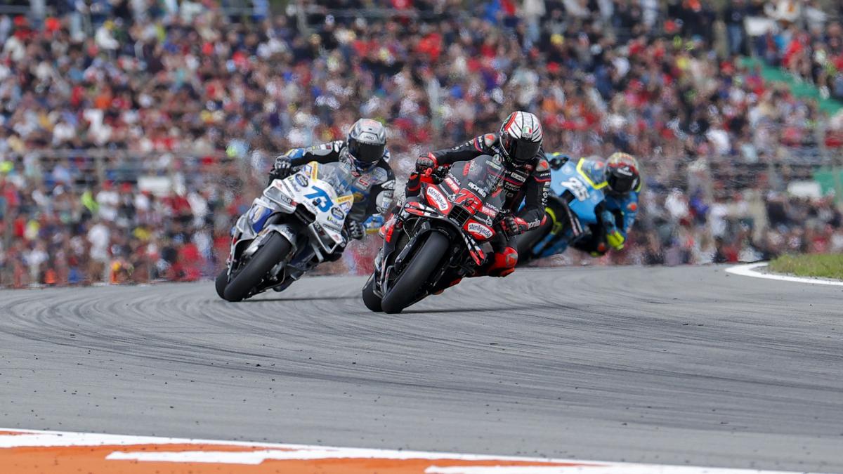 Aprilia rubrica su mejor año MotoGP con el doblete de Bezzecchi y Raúl Fernández en Cheste
