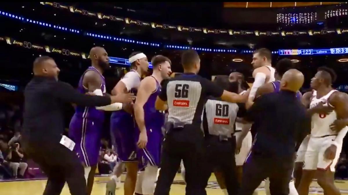 ¡Doncic la lía en el Real Madrid - Atlético de la NBA a lo Vinicius y se va de rositas!