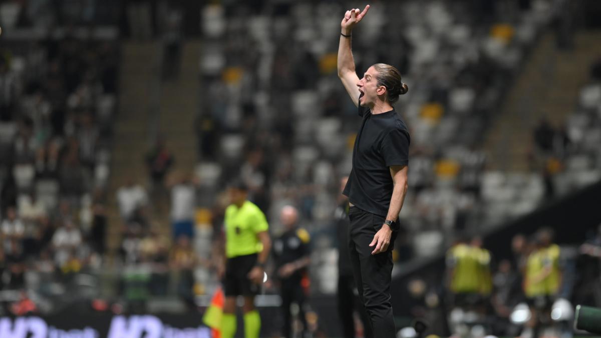 Filipe Luis, a un triunfo del Brasileirao y el sábado se juega la Libertadores