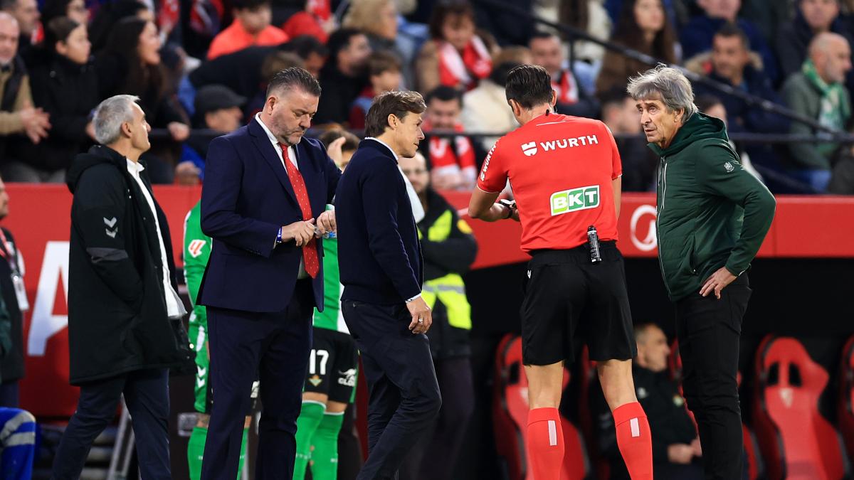 Salen a la luz las frases de la suspensión del derbi sevillano, con un policía de por medio: Estamos en tus manos