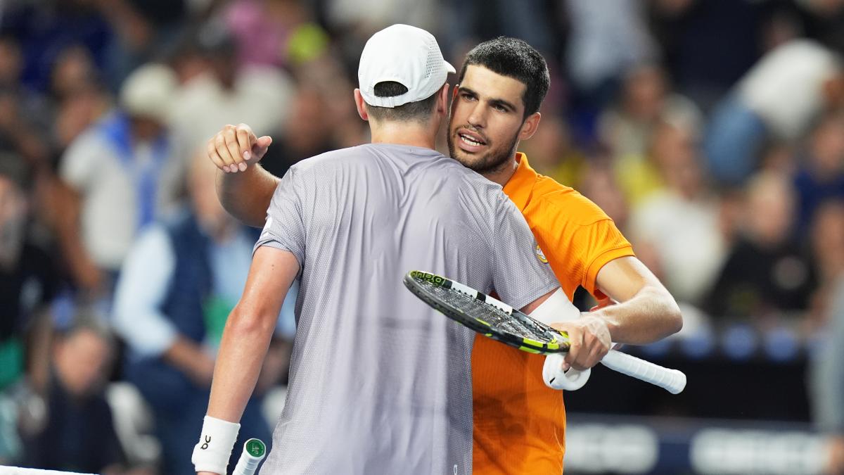 Alcaraz tira de épica con la nueva esperanza del tenis ante Busquets, Jordi Alba y Ronaldo