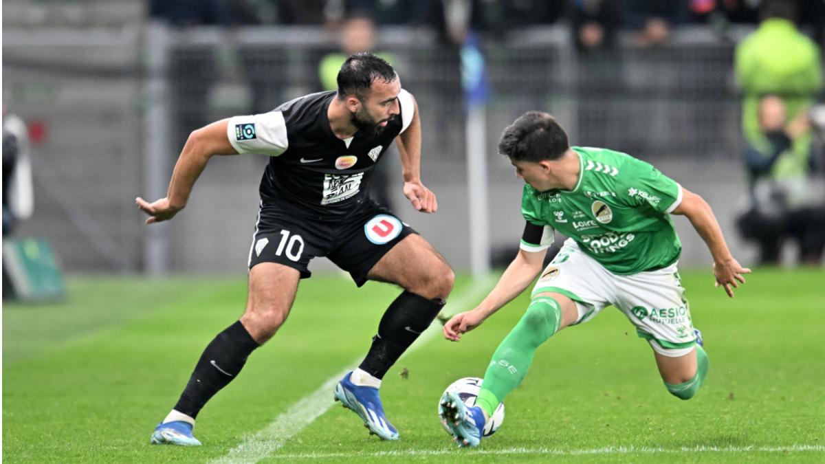 El Sevilla se fija en el internacional argelino Abdelli