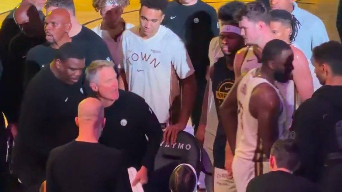 ¡Draymond Green se las tiene con su entrenador y se larga del partido!