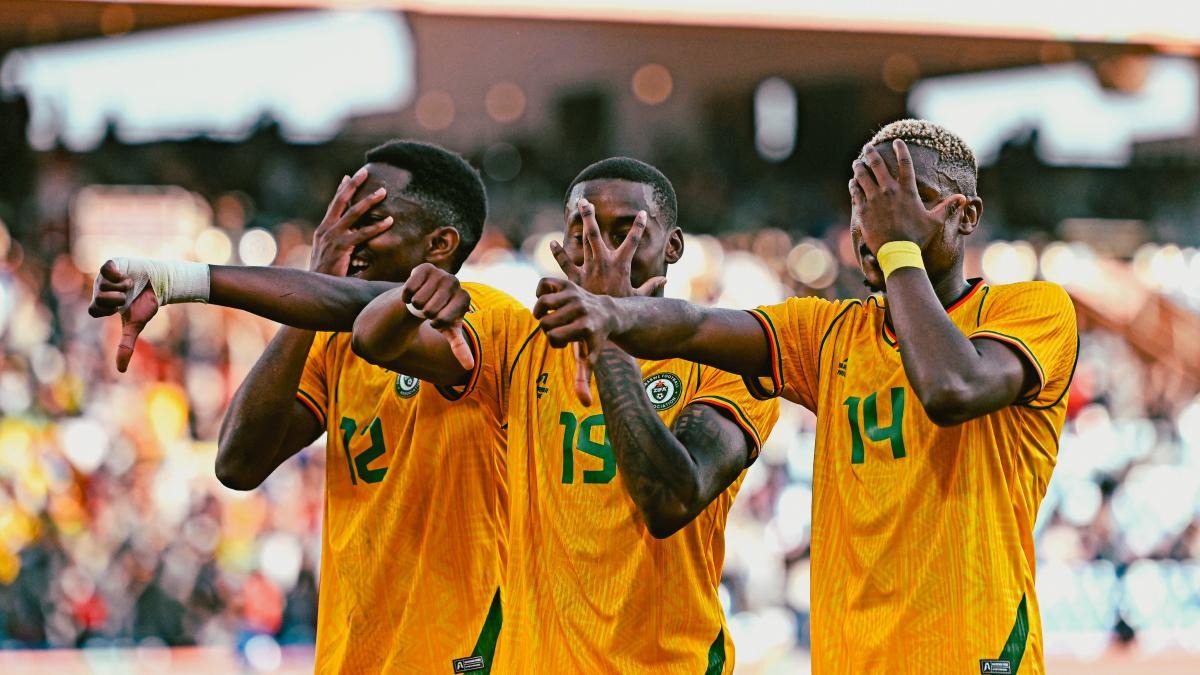 2-3: Sudáfrica ya es equipo de octavos de final a pesar del golazo de Maswanhise