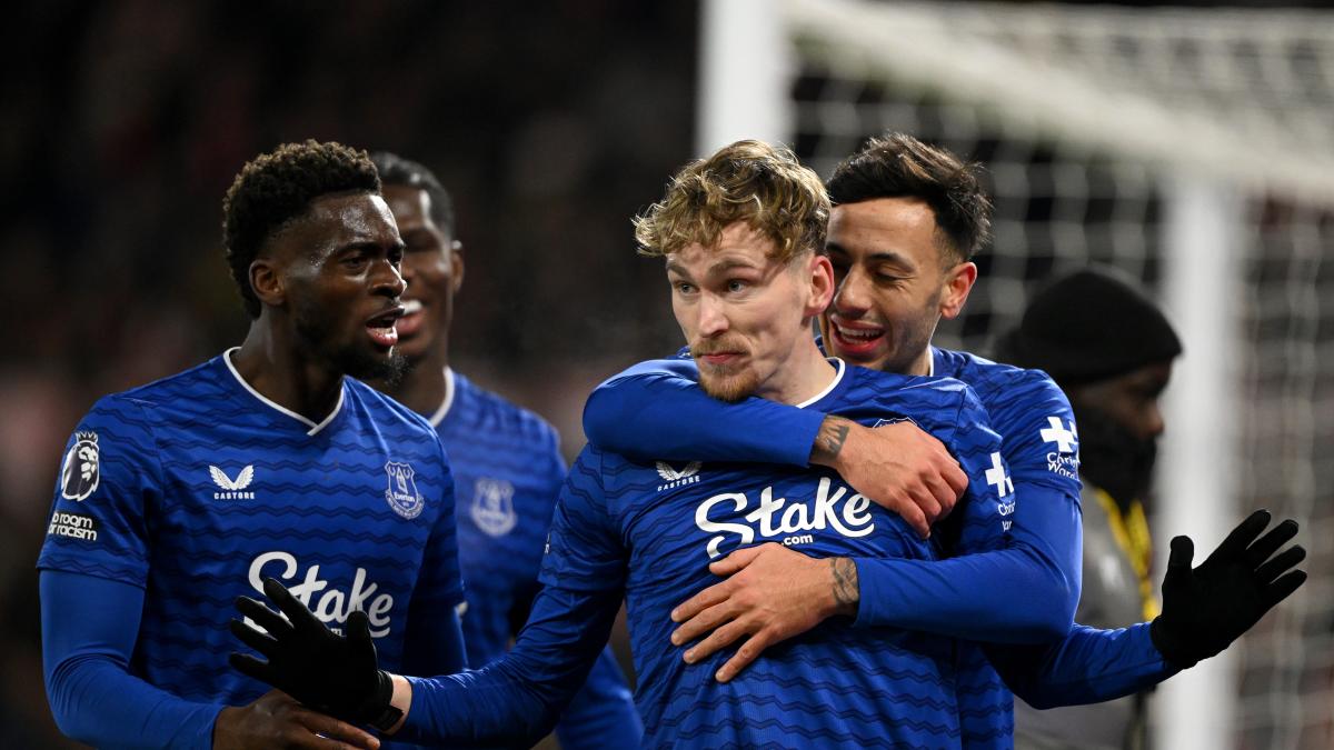 El Everton toma aire y complica al Nottingham