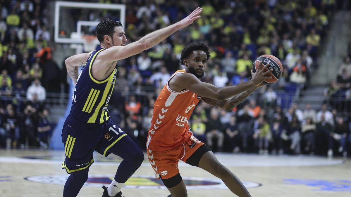 82-79: Fenerbahçe se impone a Valencia Basket en una exhibición física liderada por la experiencia de Nando de Colo