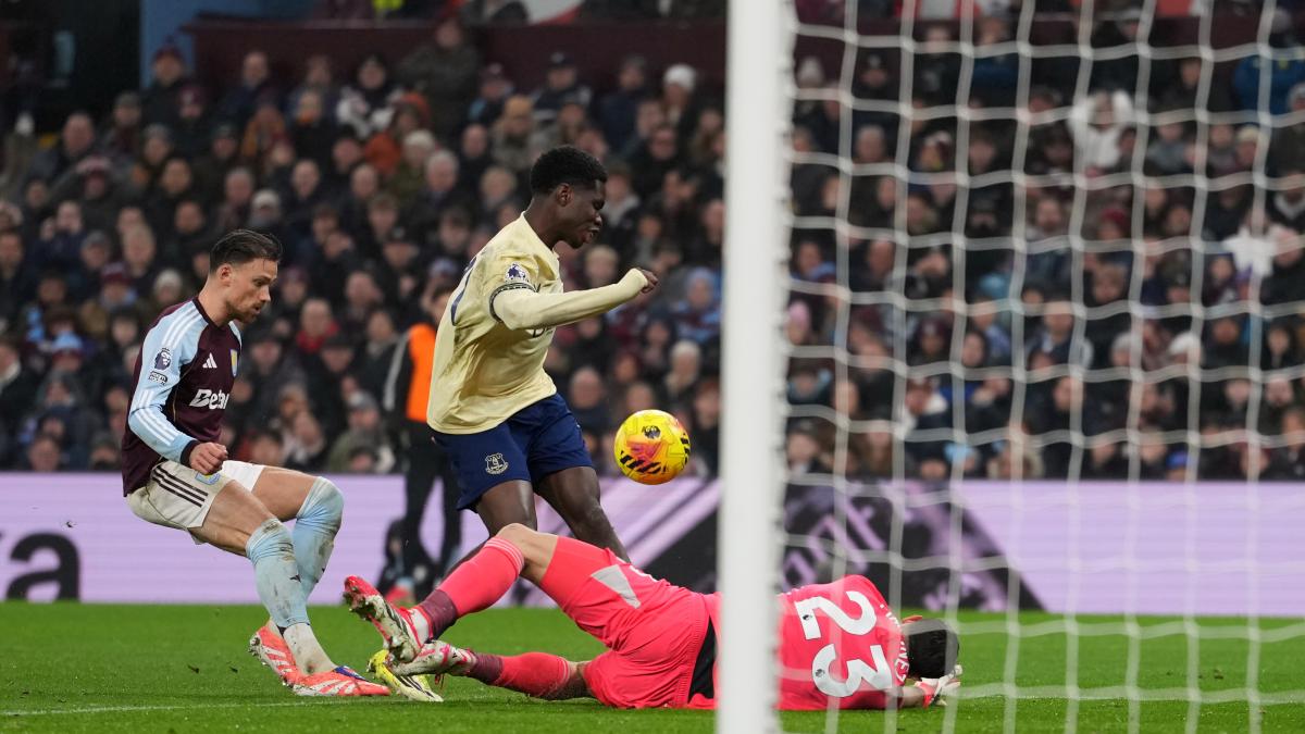 El Aston Villa de Unai Emery cae y no logra desbancar al City