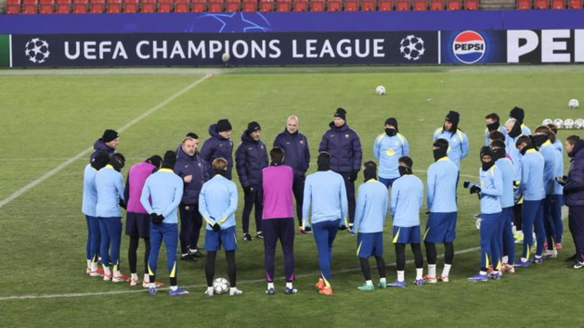 Rotaciones obligadas en ataque en el once del Barça ante el Slavia Praga