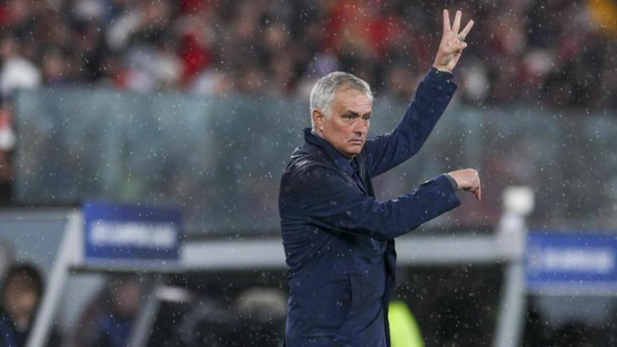 Mourinho se aleja del banquillo del Real Madrid