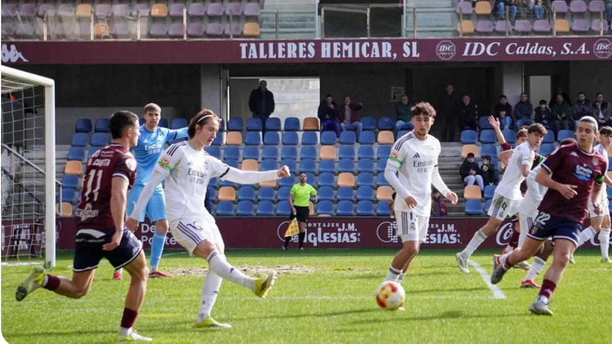 0-0: El VAR evita la derrota del Castilla en Pontevedra