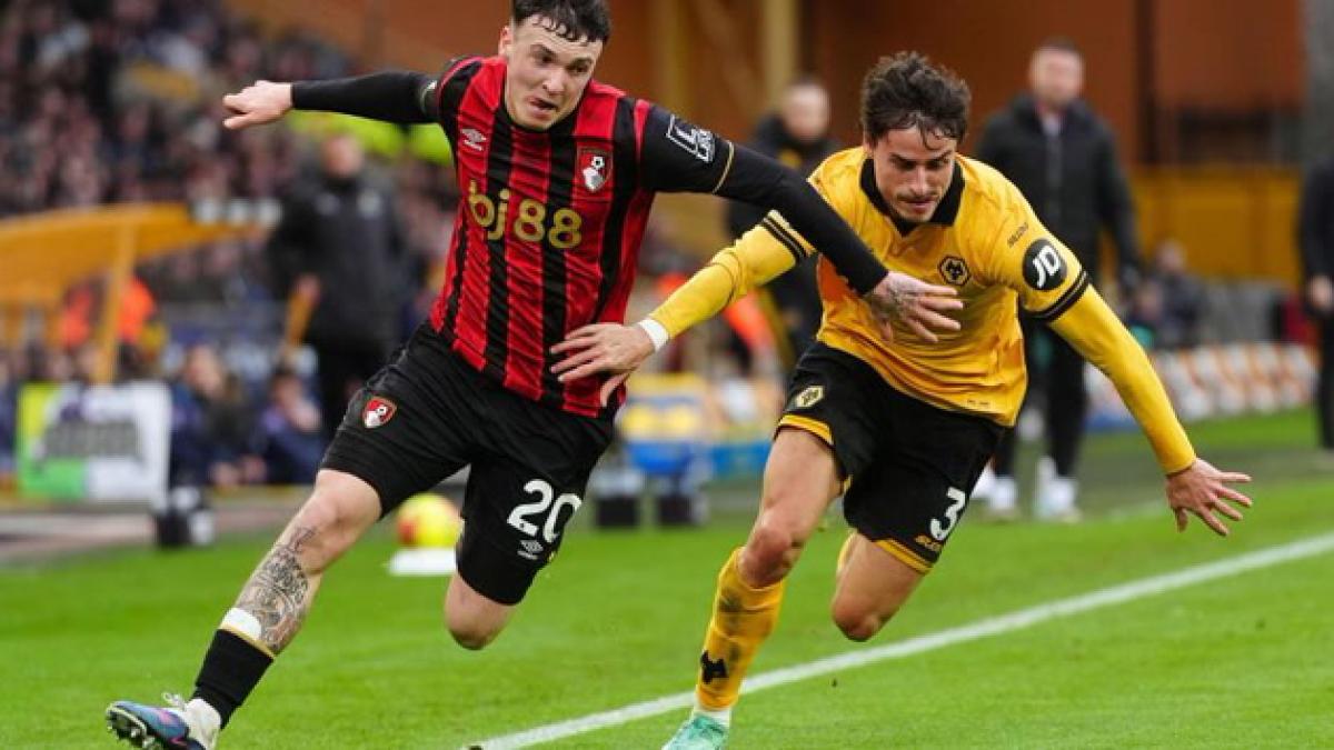 Álex Jiménez, lateral español del Bournemouth: Tengo el Mundial en la cabeza, trabajo día a día para intentar que Luis De la Fuente me tenga como una posible opción