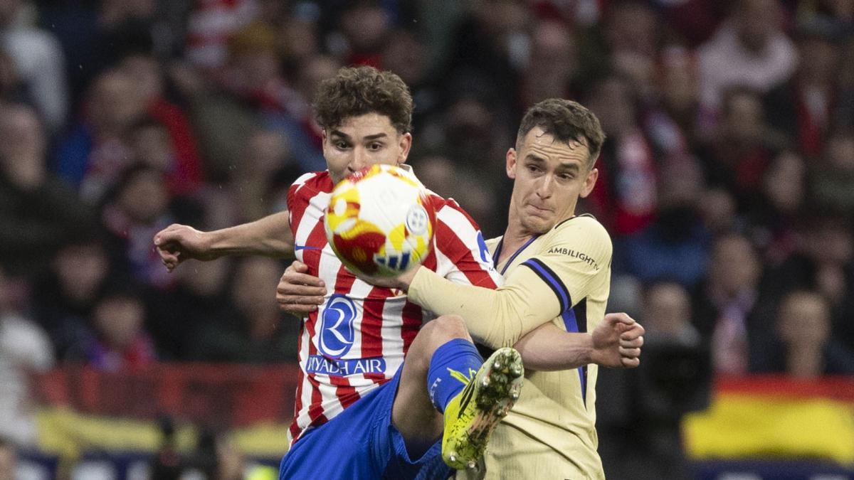 Casadó, sacrificado a los 37 minutos para buscar los goles de Lewandowski